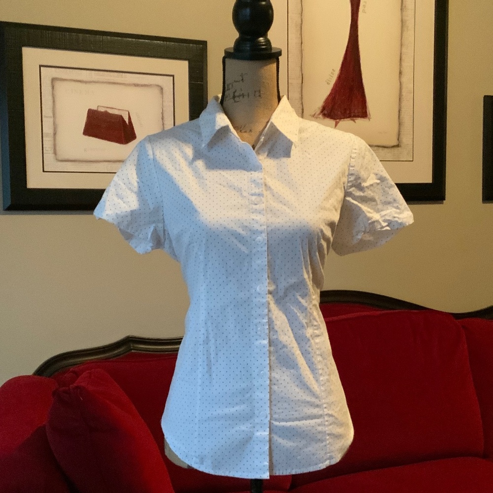Stylish Le3no Button-Up Blouse!